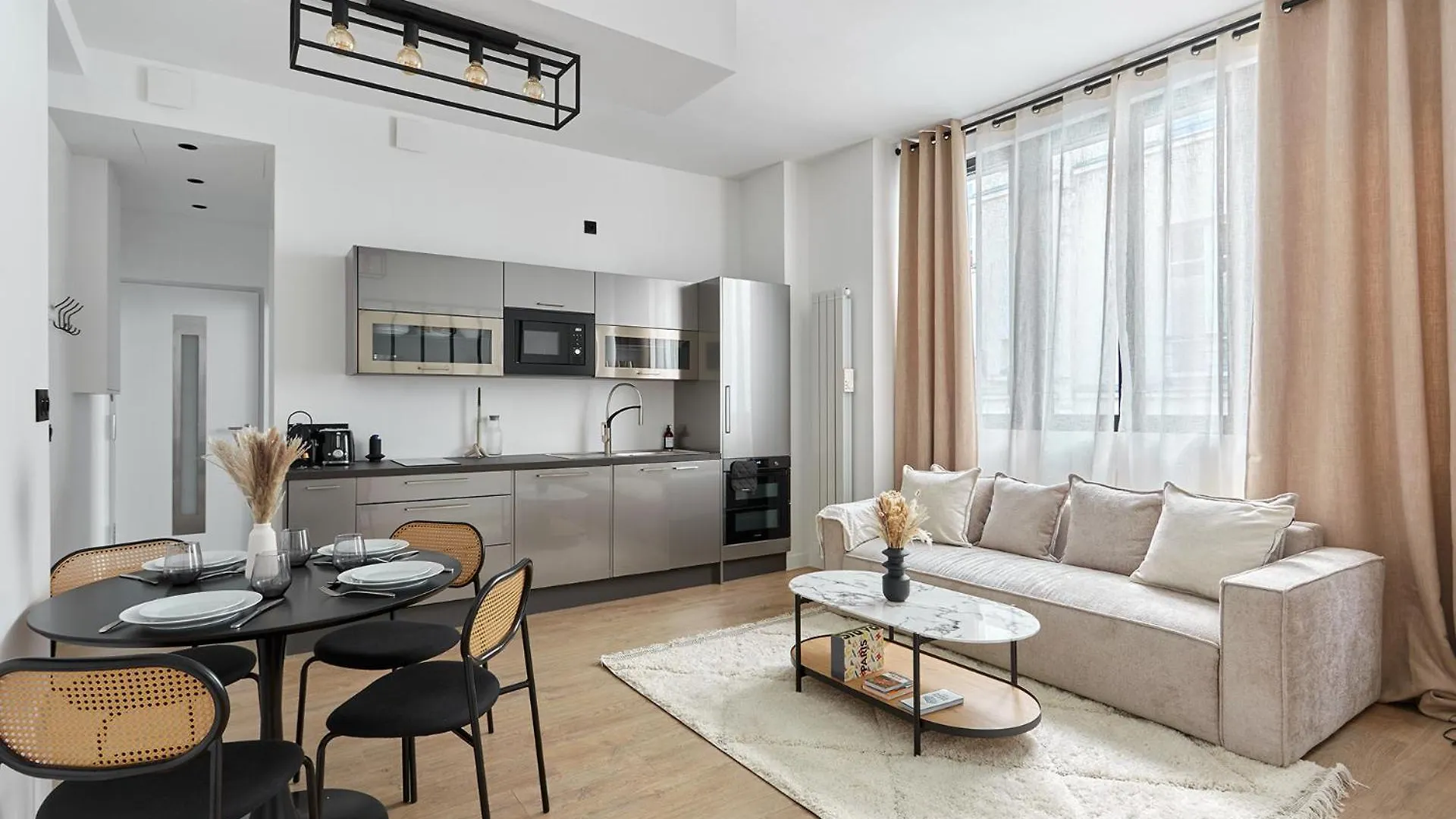 Apartment Center Of Paris Bastille By Studioprestige Francja
